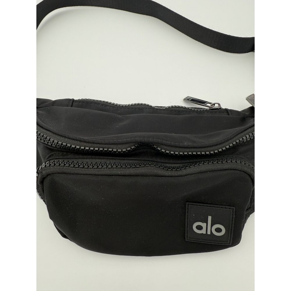 Alo Yoga “Explorer” Fanny Pack / Belt Bag — Black Nylon 3 L, Adjustable Cross-Bo